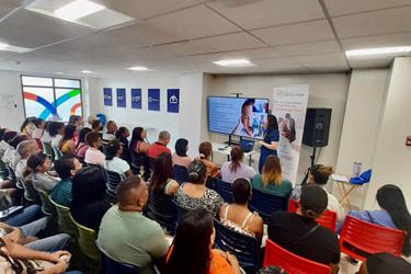 Tamizaje auditivo en el centro Mejorando Mi Comunidad